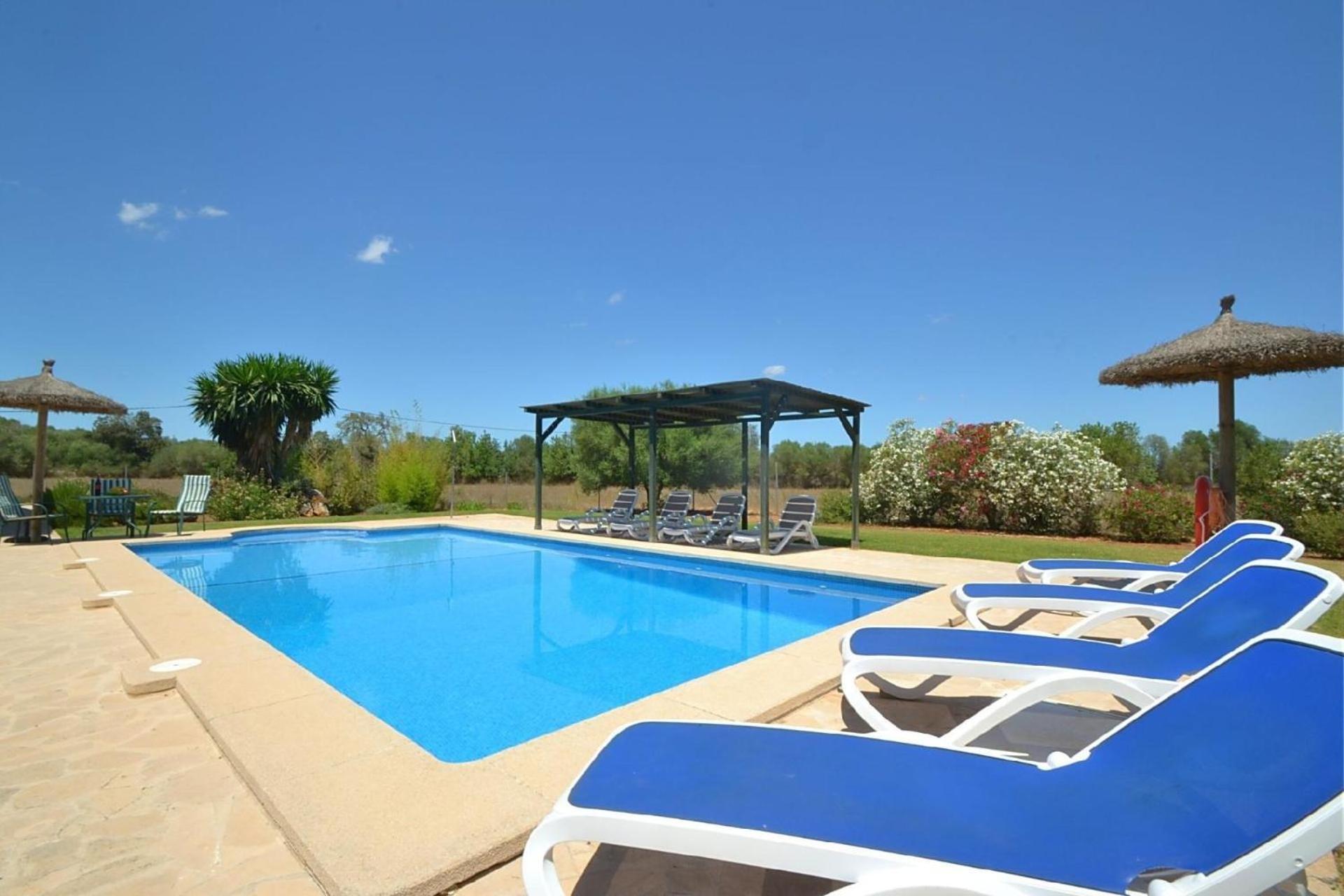 Wunderschoenes Im Landhausstil Mit Pool Am Ortsrand Von Ferienhaus *