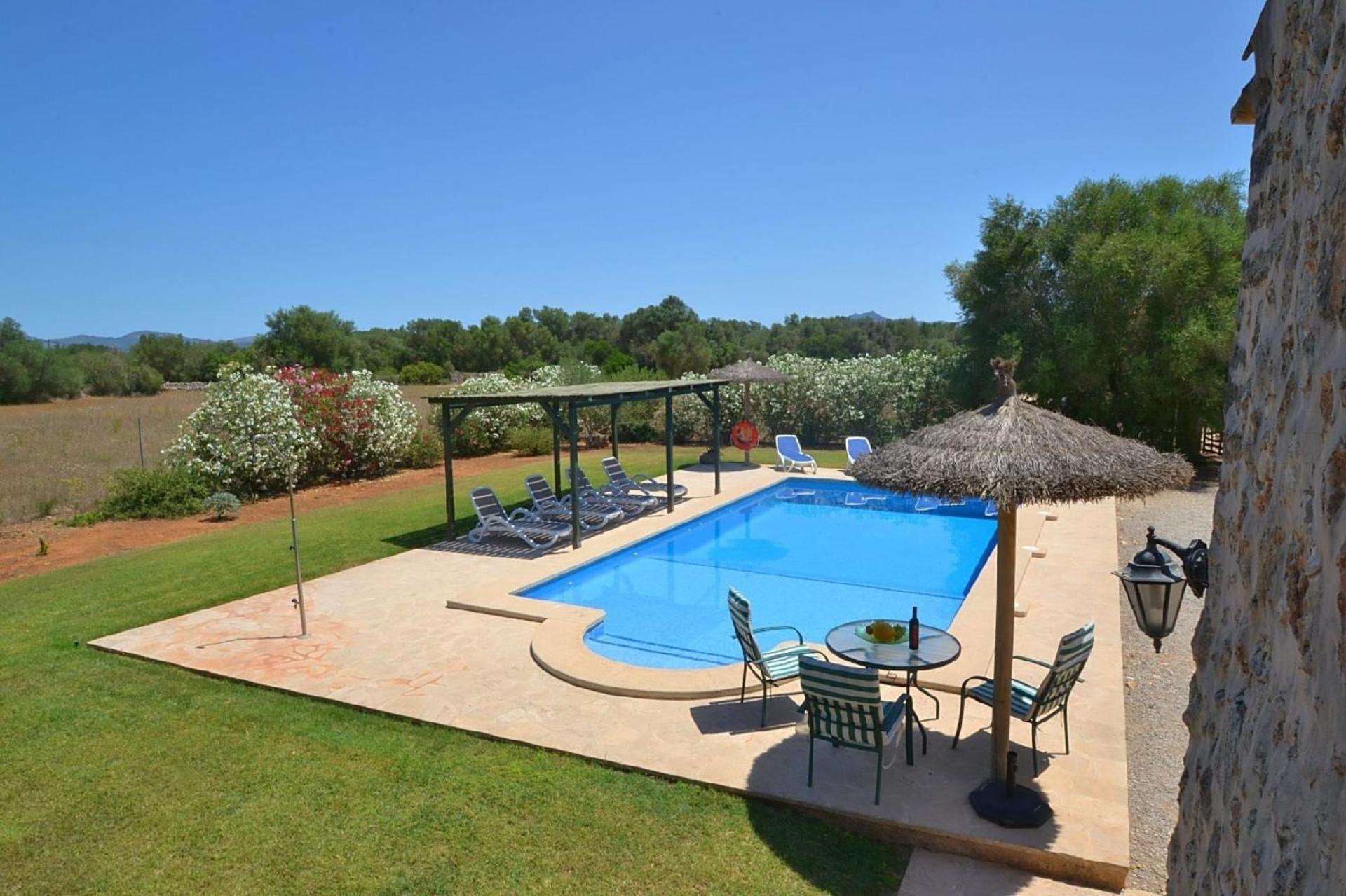 Wunderschoenes Im Landhausstil Mit Pool Am Ortsrand Von *