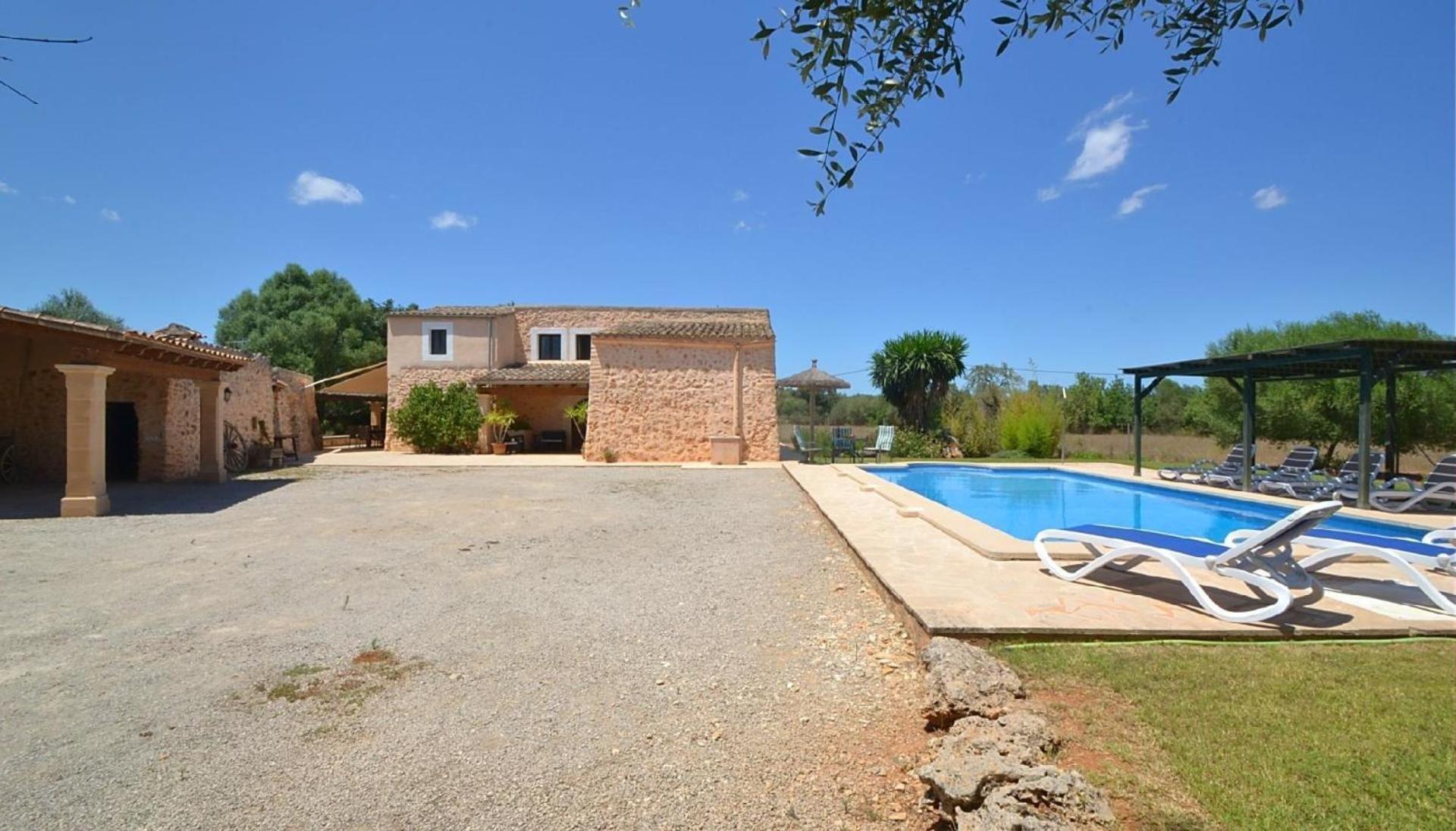 Wunderschoenes Im Landhausstil Mit Pool Am Ortsrand Von