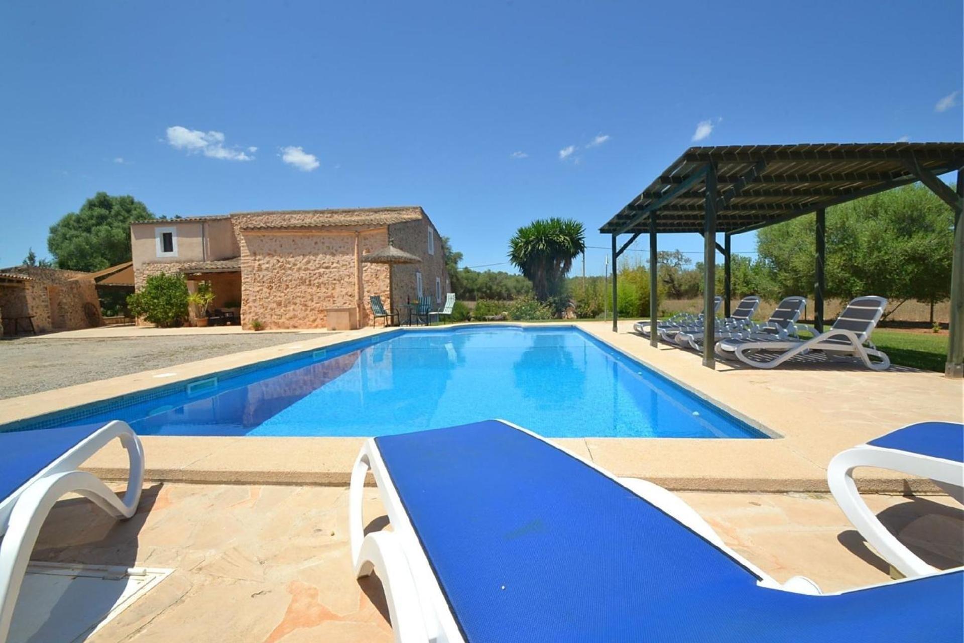 Wunderschoenes Im Landhausstil Mit Pool Am Ortsrand Von Ferienhaus