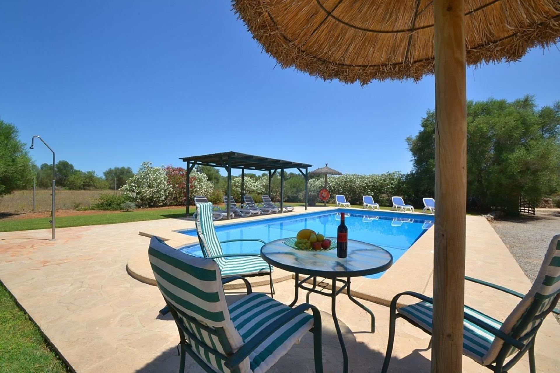 Ferienhaus Wunderschoenes Im Landhausstil Mit Pool Am Ortsrand Von *