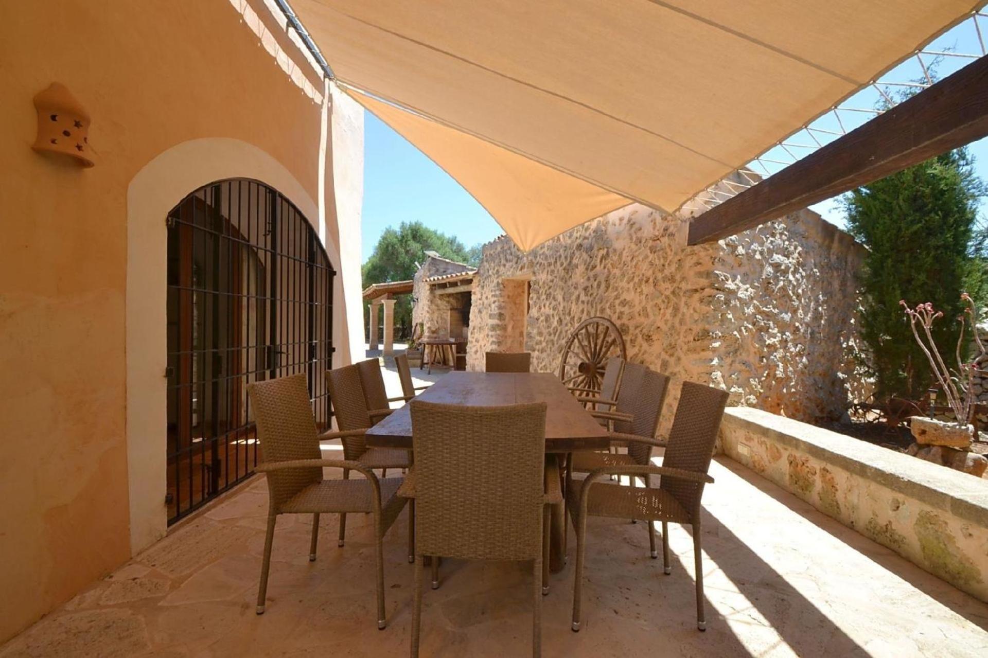 Wunderschoenes Im Landhausstil Mit Pool Am Ortsrand Von Ferienhaus *